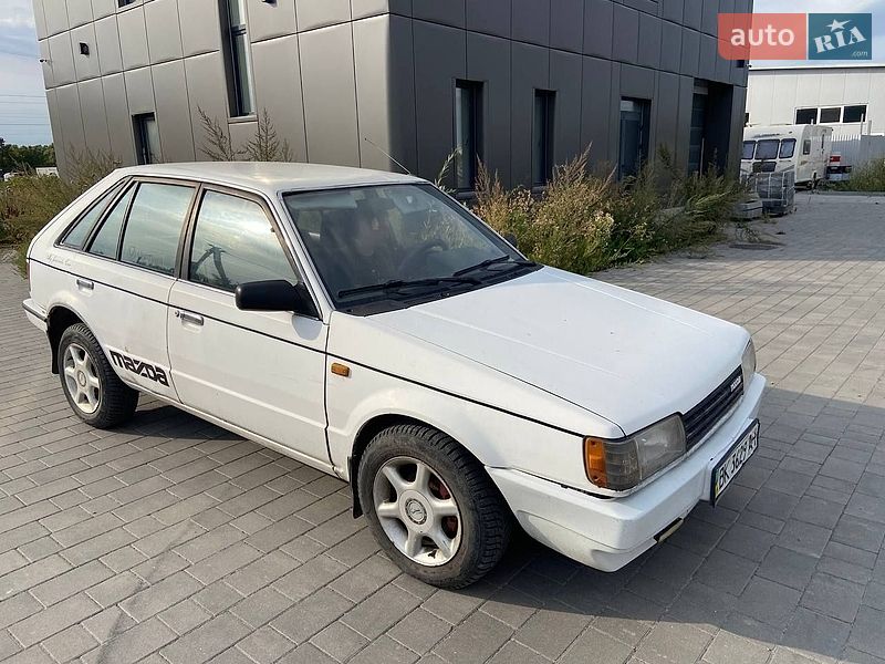 Хетчбек Mazda 323 1986 в Хмельницькому
