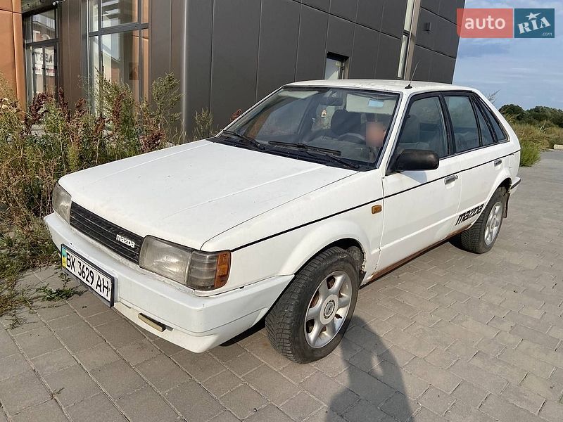Хетчбек Mazda 323 1986 в Хмельницькому