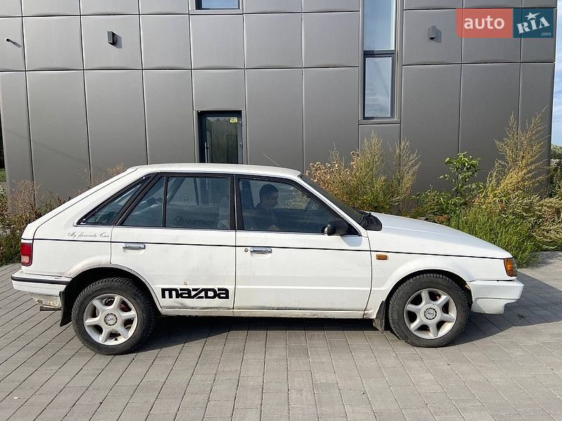 Хетчбек Mazda 323 1986 в Хмельницькому