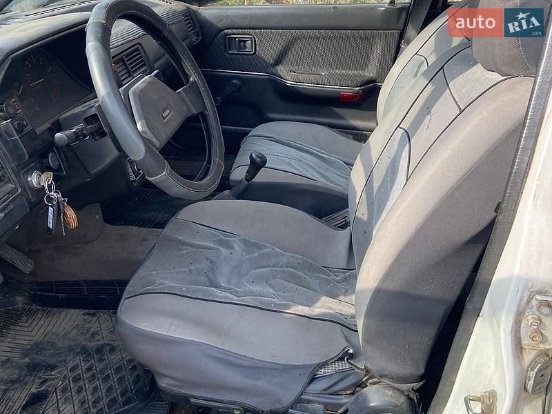 Хетчбек Mazda 323 1986 в Хмельницькому
