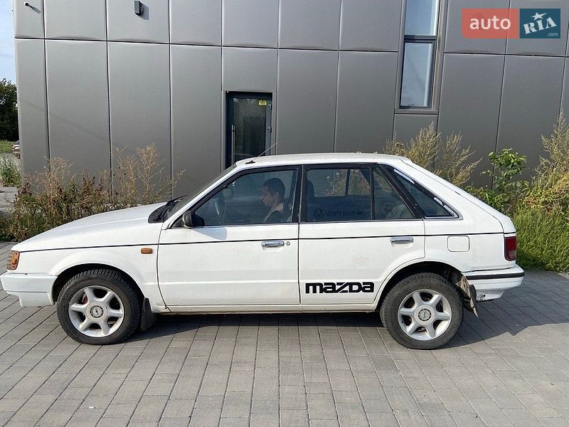 Хетчбек Mazda 323 1986 в Хмельницькому