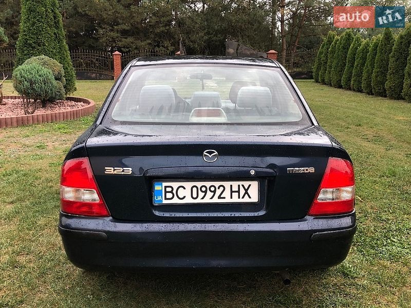 Седан Mazda 323 1998 в Яворові