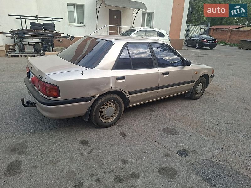 Седан Mazda 323 1993 в Вінниці