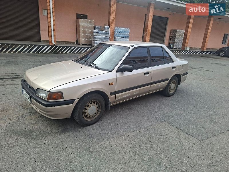 Седан Mazda 323 1993 в Вінниці