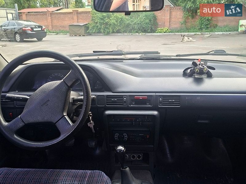 Седан Mazda 323 1993 в Вінниці