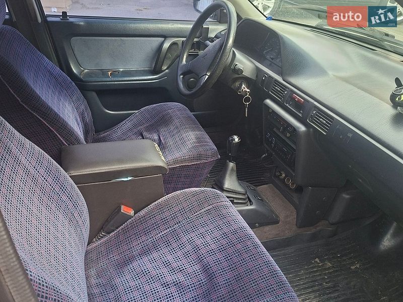 Седан Mazda 323 1993 в Вінниці