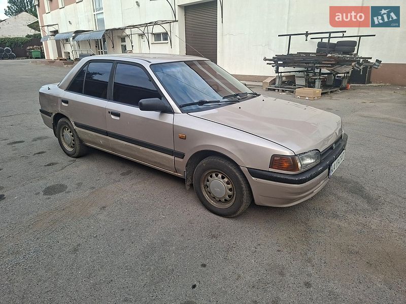 Седан Mazda 323 1993 в Вінниці