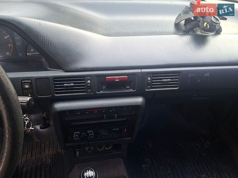 Седан Mazda 323 1993 в Вінниці
