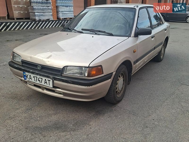 Седан Mazda 323 1993 в Вінниці