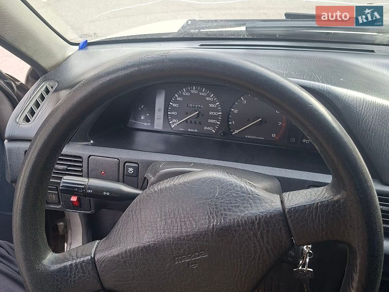 Седан Mazda 323 1993 в Вінниці