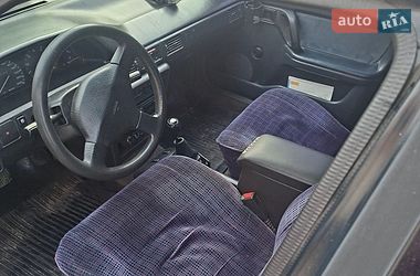 Седан Mazda 323 1993 в Вінниці