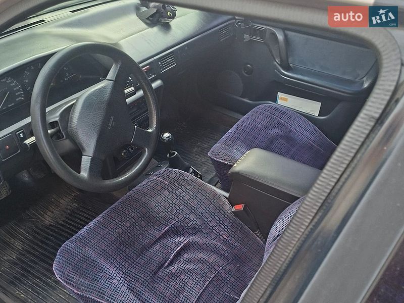 Седан Mazda 323 1993 в Вінниці