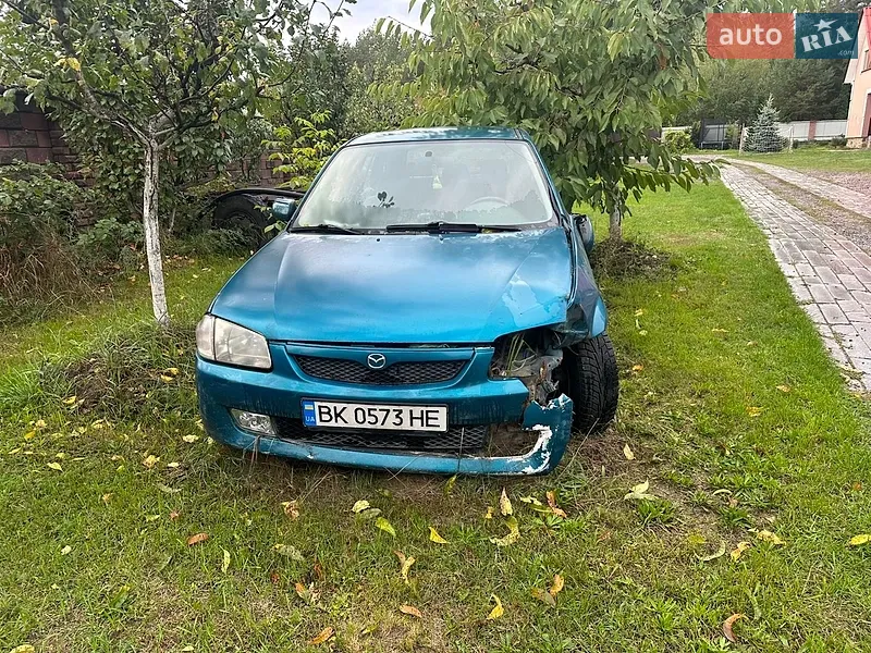 Mazda 323 2000