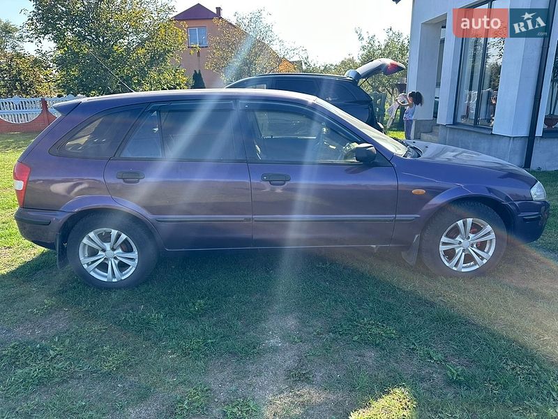 Хэтчбек Mazda 323 1999 в Яворове