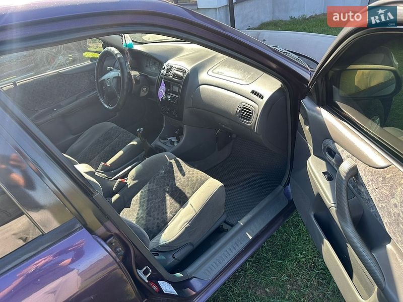 Хэтчбек Mazda 323 1999 в Яворове