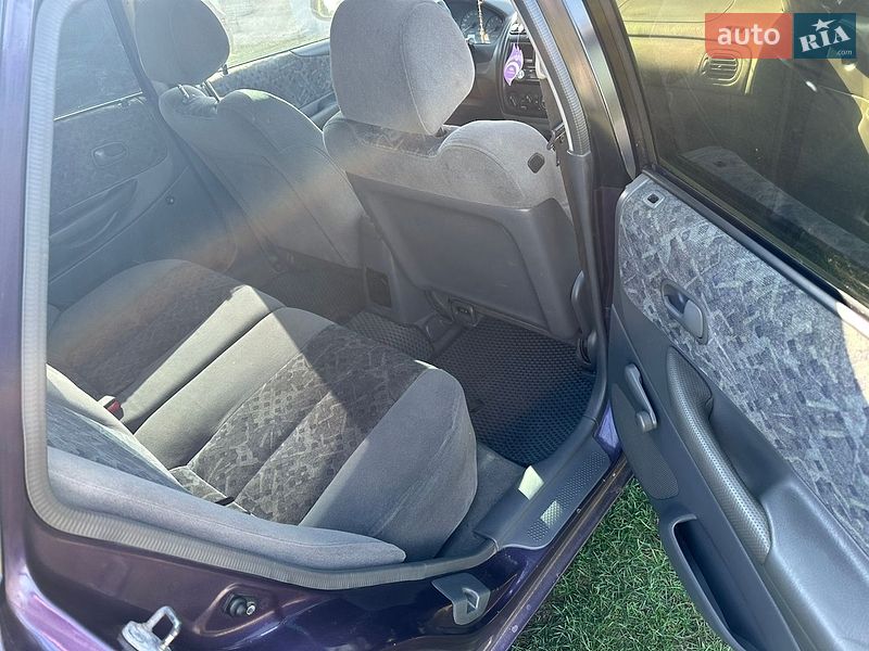 Хэтчбек Mazda 323 1999 в Яворове