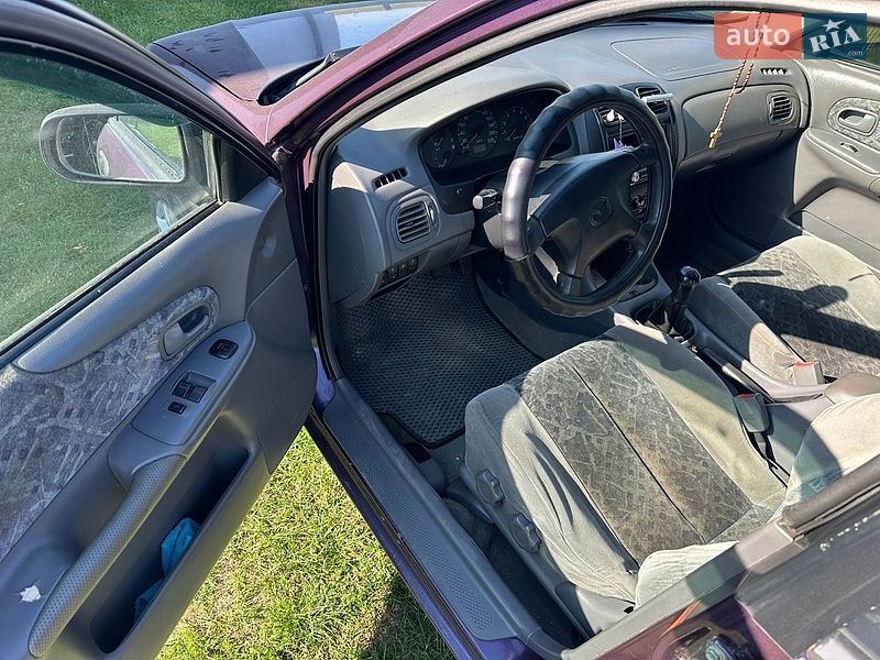 Хэтчбек Mazda 323 1999 в Яворове