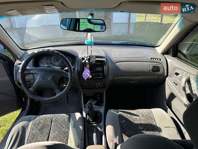 Хэтчбек Mazda 323 1999 в Яворове