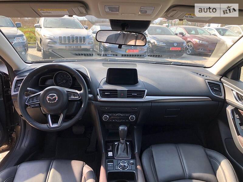 Седан Mazda 3 2017 в Львові
