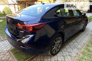 Седан Mazda 3 2018 в Ужгороде