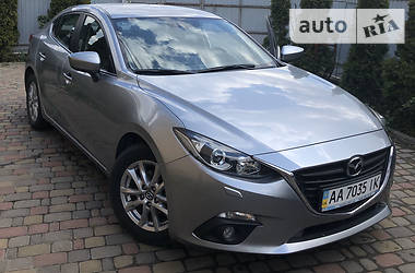 Седан Mazda 3 2015 в Киеве