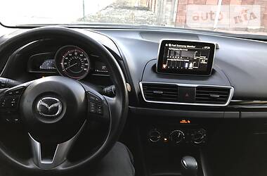 Седан Mazda 3 2016 в Ровно