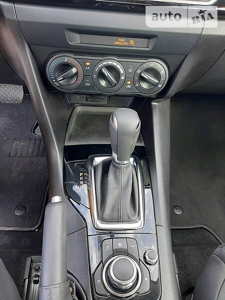 Седан Mazda 3 2016 в Дніпрі
