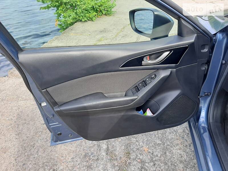Седан Mazda 3 2016 в Дніпрі