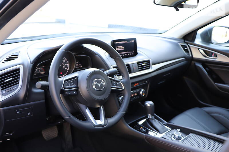 Седан Mazda 3 2018 в Кременчуці