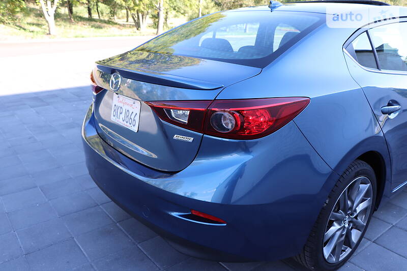 Седан Mazda 3 2018 в Кременчуці