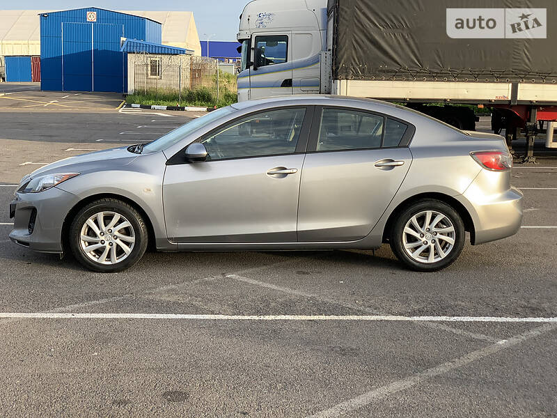 Седан Mazda 3 2011 в Рівному