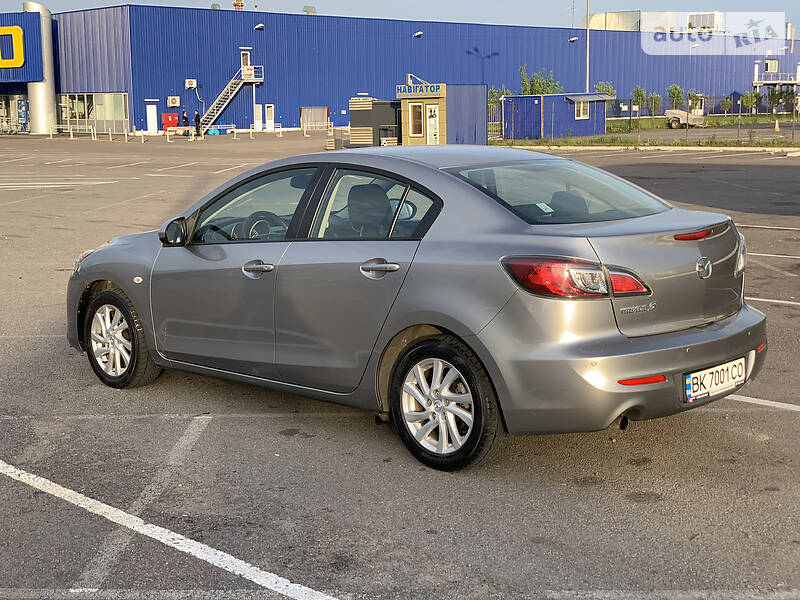Седан Mazda 3 2011 в Рівному