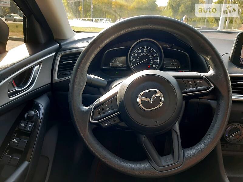 Седан Mazda 3 2017 в Дніпрі