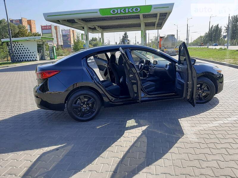 Седан Mazda 3 2017 в Дніпрі