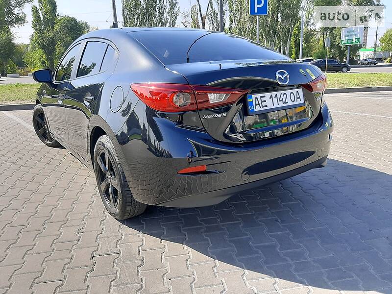 Седан Mazda 3 2017 в Дніпрі
