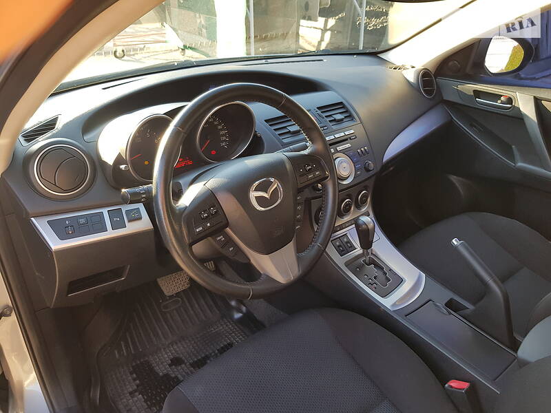 Седан Mazda 3 2011 в Запоріжжі