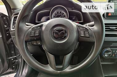 Седан Mazda 3 2015 в Стрию