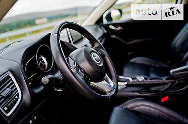 Седан Mazda 3 2014 в Дрогобыче