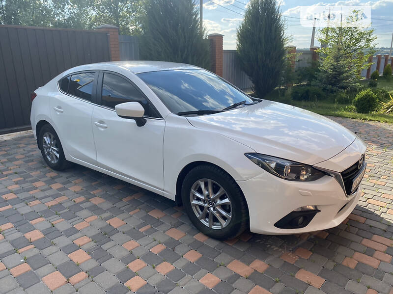 Седан Mazda 3 2015 в Киеве