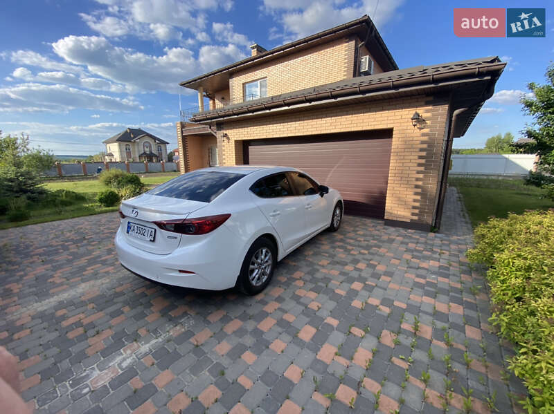 Седан Mazda 3 2015 в Киеве