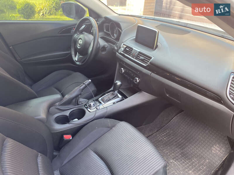 Седан Mazda 3 2015 в Киеве