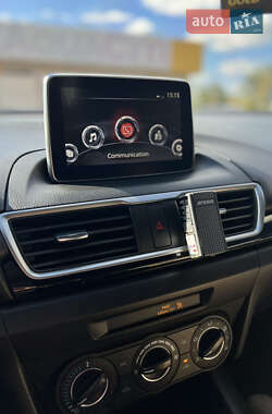 Седан Mazda 3 2016 в Кривом Роге