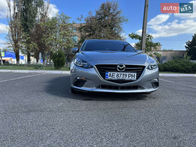Седан Mazda 3 2016 в Кривому Розі
