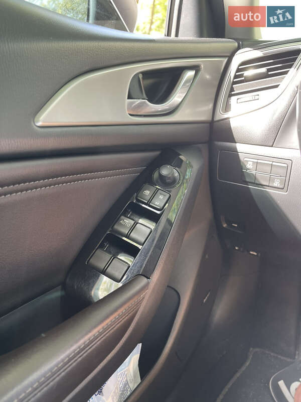 Седан Mazda 3 2018 в Запорожье