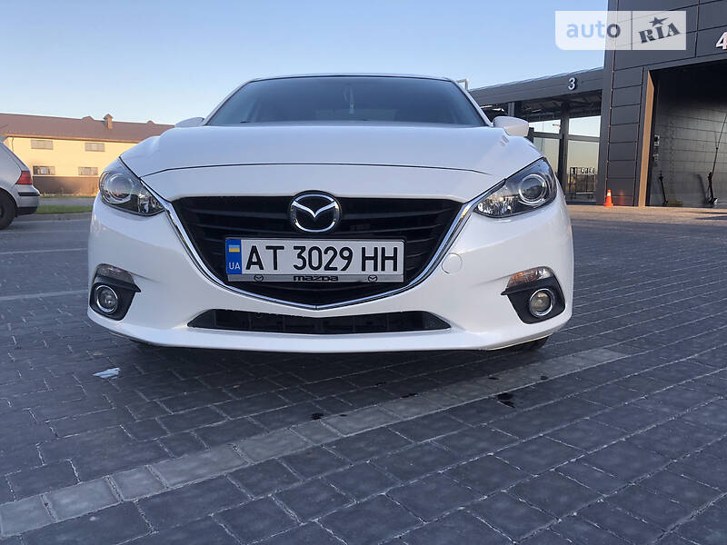 Седан Mazda 3 2016 в Ивано-Франковске