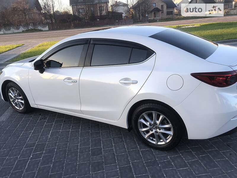 Седан Mazda 3 2016 в Ивано-Франковске