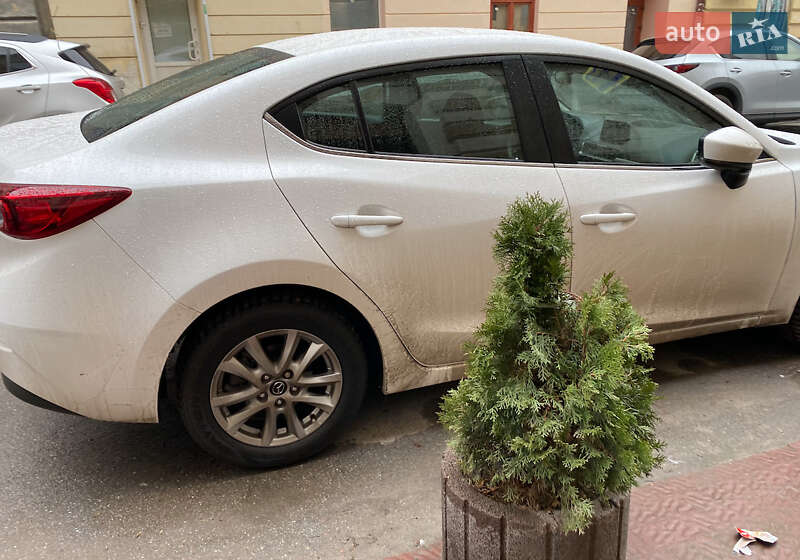 Седан Mazda 3 2017 в Львове