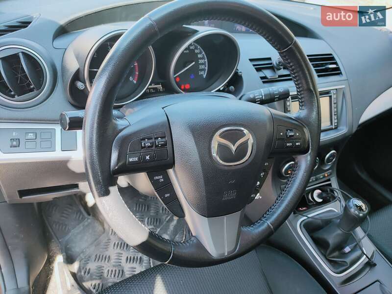 Хэтчбек Mazda 3 2012 в Ирпене