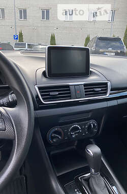 Седан Mazda 3 2015 в 