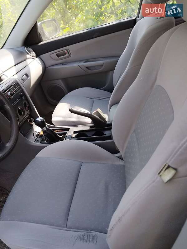 Хэтчбек Mazda 3 2004 в Новой Ушице